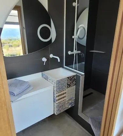 Bed and Breakfast Les Pins Du Luberon Coustellet Esterno foto