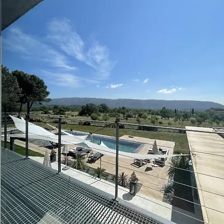 Bed and Breakfast Les Pins Du Luberon Coustellet Esterno foto
