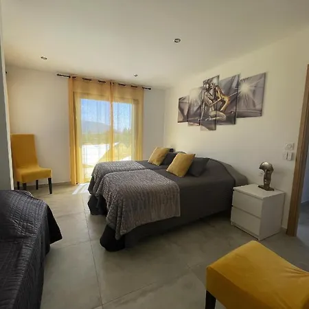 Bed and Breakfast Les Pins Du Luberon Coustellet Esterno foto